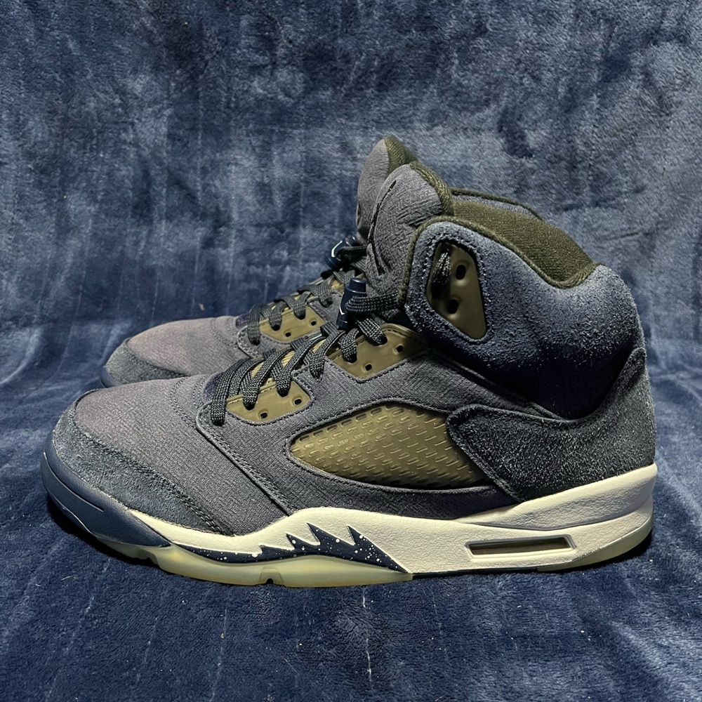 Stylish High-Top Sneakers in Gray and Black